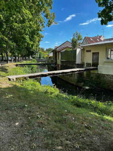 La Crécynade - near Disneyland and Parrot World (La Crecynade - near Disneyland and Parrot World) in Crecy-la-Chapelle