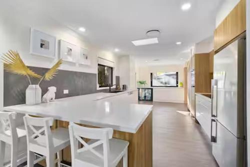 Sorrento Oasis - 5BR, Gym, Pool in Bundall