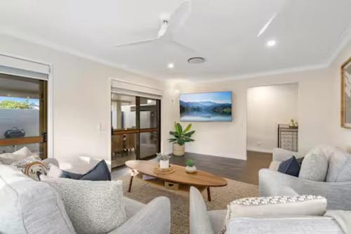 Sorrento Oasis - 5BR, Gym, Pool in Bundall