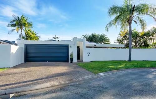 Sorrento Oasis - 5BR, Gym, Pool in Bundall