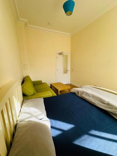 Cozy Room In Sauchiehall Street, Glasgow (photo 2)