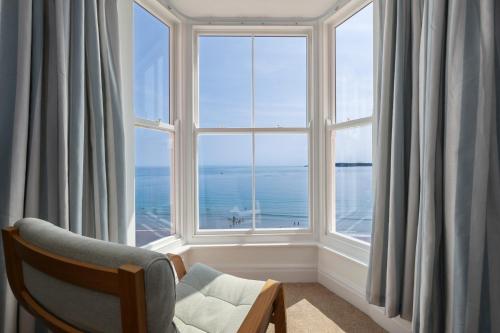 5 Paragon Court - Sea Front Apartment