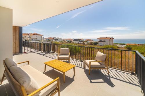 Erkély/terasz, WHome Surf & Relax Coastal Apartment in Ericeira in Ribeira d'llhas Beach