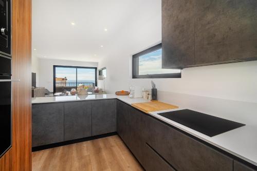 Konyha, WHome Surf & Relax Coastal Apartment in Ericeira in Ribeira d'llhas Beach