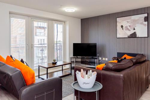 Upgraded 4 Beds Level Access Lifts 2 Bath Parking
