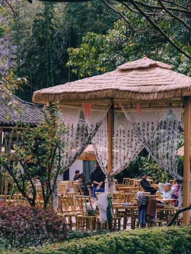 Közeli látványosságok, BuYuan Hotel - Near Wuhou Shrine, Chunxi Road,T aikooli, Tianfu Square, People's Park, Chengdu Museu in Jiuyan Bridge Bar Utcai Kereskedelmi Övezet