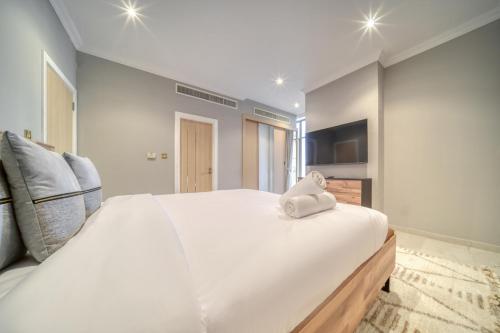 Hospitality Expert Rimal 5BR Marina Beach Pool - main image