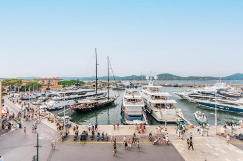 Le Quai vue sur le port de Saint-Tropez - image 2