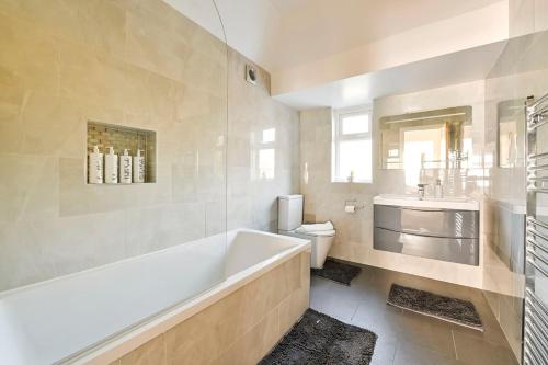 Stylish House Near Wembley Stadium, London (photo 10)