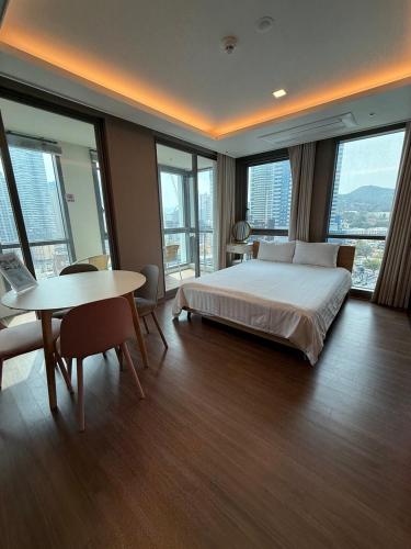excellent site,family suite room — other in 해운대구 구남로21번길 6 1304, Ch'ŏngsap'o South Korea, 48095