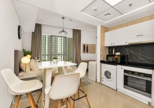 Sleek & Central | Modern Studio - image 14