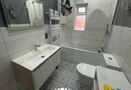 The Cozy Double Retreat, London (photo 4)