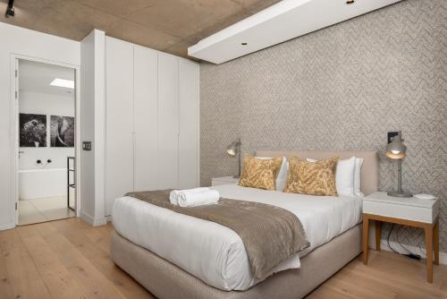Luxury De Waterkant Stay with Private Hot Tub - image 7