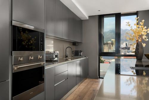 Luxury De Waterkant Stay with Private Hot Tub - image 9