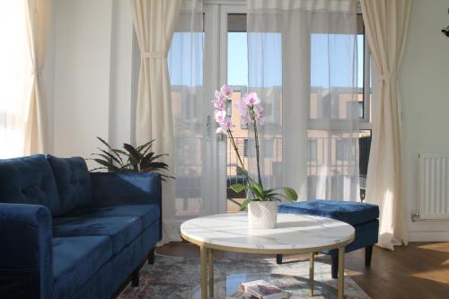 Modern 2-Bedroom Flat with Balcony gîte à louer Syon House