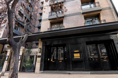 The Singular Santiago, Santiago