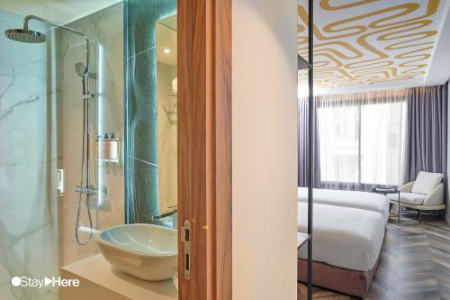 room detail thumbnail 2