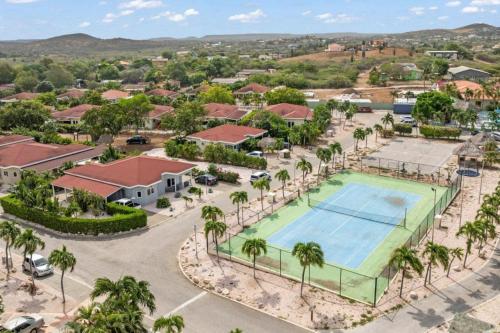 網球場, Casa di Brisa in 紐波特