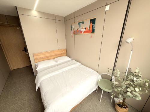 云巷酒店Shanghai Yunxiang Hotel provides 24-hour and 7-day airport pick-up and drop-off service round-the-clock butler service available at your request anytime elegant peaceful courtyard, we uphold the service tenet that guests are our top priorit, Shanghai (Foto 11)