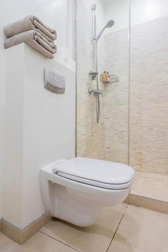 Domillion New City Hall Duplex D11C for 12 ppl - image 2