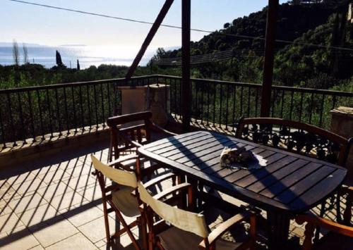 ระเบียง/ชานเรือน, Leonidio Stone House in พอร์โต เคไล