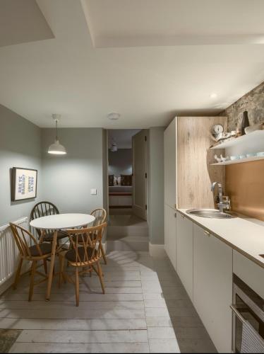 Shipmaster's Townhouse - image 12