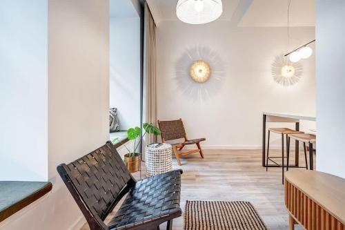 Domillion Studio Modern Old Town Retreat So1b - image 4