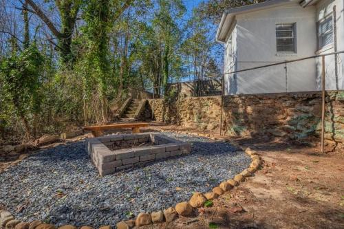 The Garden House 2 miles to Sanford Stadium in Athens, USA