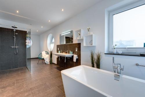 حمام, Luxusferienwohnung BalticLounge 1 in Olpenitz