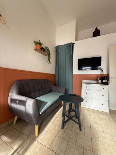 Studio cosy avec mezzanine et parking proche centre