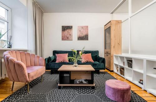 Domillion 1bdr Traku str apt&free parking Tr135