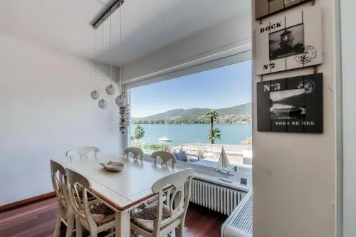 Kümin Lake View by Quokka 360 - Apartment with Direct Lake Access in Collina dOro, Schweiz