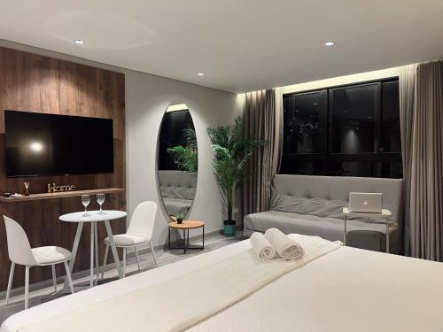 SUITE DE LUJO FARO con Aire Acondicionado y Coworking