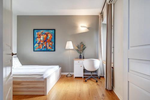 Domillion 2bdr Bright&Colorful old town apt Z35