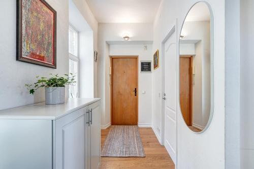 Domillion 2bdr Bright&Colorful old town apt Z35 - image 3