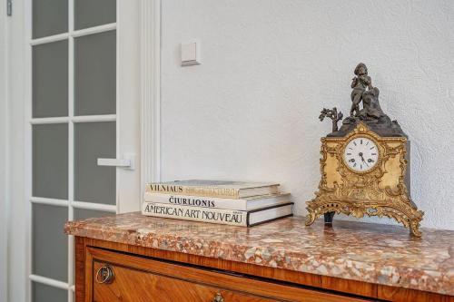 Domillion 2bdr Vilnius str antique apt Vl476 - image 2
