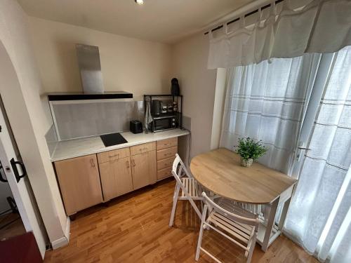 The Shaw House, 3 in 納茨福德