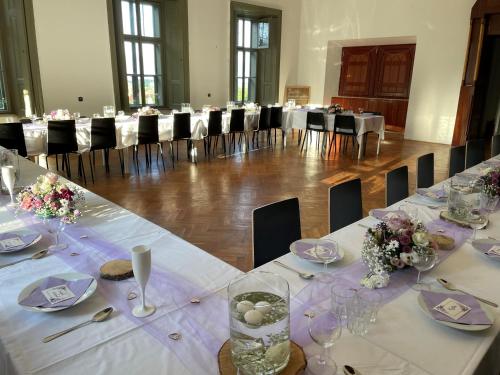 Zámecký areál Holovousy (Zamecky areal Holovousy) in ออริเซ