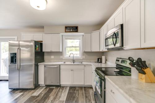 4 Mi to Big Creek State Park Spacious Family Home in Polk City (IA)