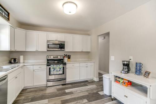 4 Mi to Big Creek State Park Spacious Family Home in Polk City (IA)