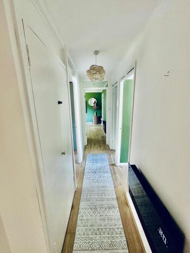 3 bedroom apartment in คัมเบอร์เนาด์