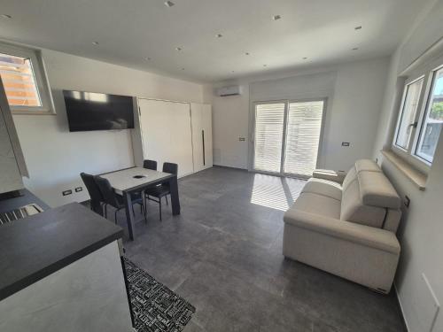PALM BEACH HOUSE Fiumicino - image 5