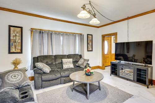 Walk to Eats & Events! Downtown Puyallup Home in 皮阿拉普