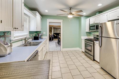 Walk to Eats & Events! Downtown Puyallup Home in 皮阿拉普