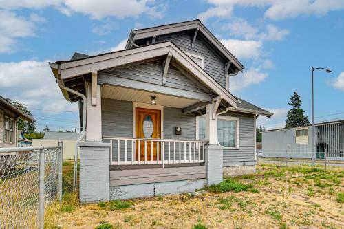 Walk to Eats & Events! Downtown Puyallup Home in 皮阿拉普