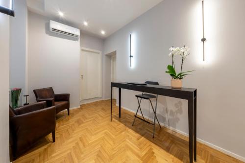 Carrara 24 4