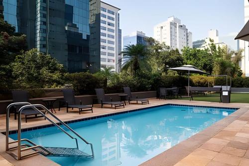 Apto Moderno com Vista e Piscina