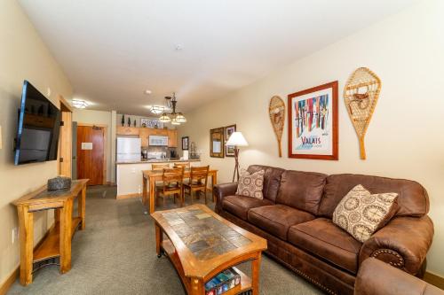 Ski in/Out 1B/1BA w/View - Pool, Jacuzzi, Parking