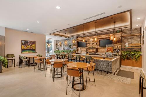 مطعم, Cambria Hotel Portland - Pearl District in بورت لاند