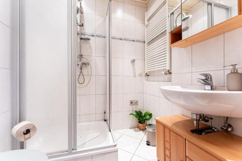FeWocation Bremerhaven - Bright 1BR Apt with Balcony and Parking, Bremerhaven (fotografie 4)